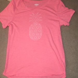 woman’s coral pineapple tee